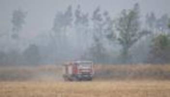 Sachsen und Brandenburg: Waldbrand zwischen Sachsen und Brandenburg weiter außer Kontrolle