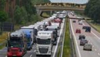 Verkehr: Grenzkontrollen: Spediteure für Green Lanes