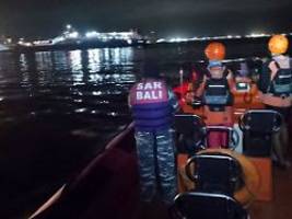 65 Menschen an Bord: Fähre kentert vor Bali - zahlreiche Vermisste
