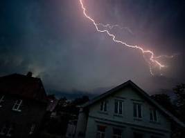 Nach der Hitze: Unwetter: Schäden am Haus beseitigen und Fachfirmen finden