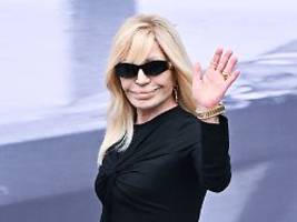 Supermodels, wohin man schaut: Donatella Versace haut zum Abschied noch einen raus