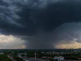 Unwetter ziehen über Deutschland: Gewitter und Starkregen lösen Hitzewelle ab