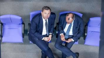 Den Rettern der Demokratie geht jetzt schon das Pulver aus