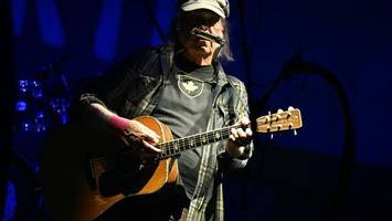 neil young ist in der waldbühne so aufgeräumt wie sonst nie