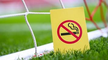 verband warnt vor rauchen im stadion – die maßnahmen der klubs