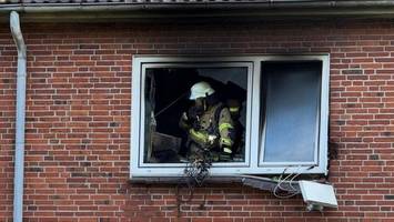 Wohnungsbrand: Zwei Bewohner behandelt, Katzen vermisst