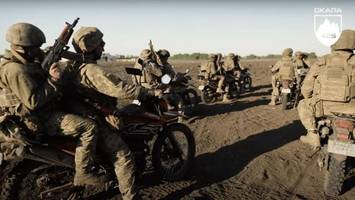 „Blitzkrieg“ auf Bikes: Ukraine-Soldaten kämpfen wie im Film