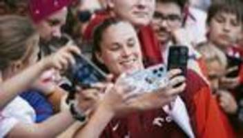 fußball in polen: lewandowski im rock, soso