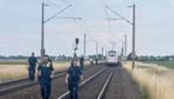 großeinsatz in niederbayern: nach attacke in ice mit axt und hammer: viele offene fragen