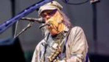 Neil Young: Die Welt ist irre geworden, gebt aufeinander acht
