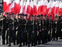 Luftwaffe und tausende Soldaten: Polen setzt Armee für Kontrollen an Grenze zu Deutschland ein
