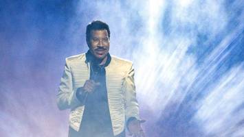 Zwischen Soul und Menschlichkeit: Lionel Richie begeistert Publikum