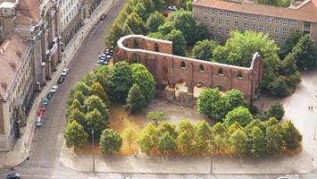 millionen-streit um graues kloster in berlin-mitte