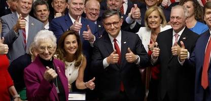 Donald Trump und sein Steuergesetz-Triumph: Feiern mit YMCA und UFC