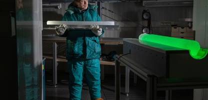 Proben aus der Antarktis: 1,2 Millionen Jahre altes Eis wird in Bremerhaven zersägt