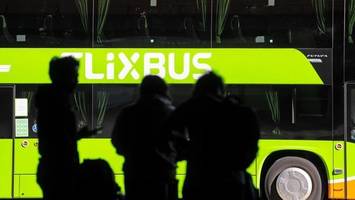 Mecklenburg-Vorpommern: Flixbus kippt um – 20 Menschen verletzt