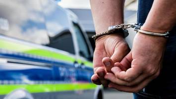 Polizei greift gesuchten Pädophilen (60) am Bahnhof auf – Haft