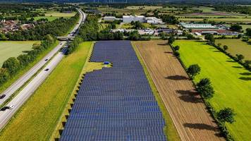 erneuerbare energien: solar-ausbauziel für 2030 zur hälfte erreicht