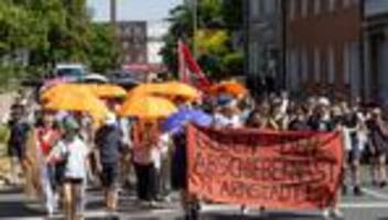 Demonstration: 200 Menschen protestieren gegen Abschiebehaft in Arnstadt