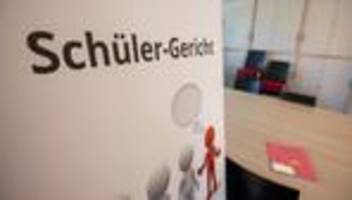 Erfolgsprojekt: Schülerrichter im Einsatz - Land weitet Projekt aus