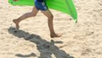 Erleichterung: Zwölfjähriger schwimmt über neun Kilometer mit Luftmatratze