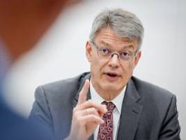 Bei Cannabis bin ich kritisch: Schnieder gegen Tempolimit und 0,0-Promille-Grenze