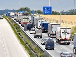 Um Staus zu reduzieren: Bundespolizei prüft wegen Grenzkontrollen Ausbau der A12
