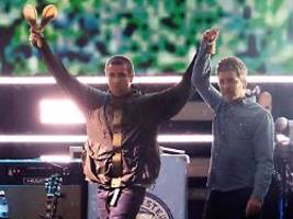 Weltweite Reunion-Tour gestartet: Oasis begeistern in Cardiff 74.000 Fans