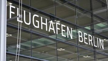 Landebahn wegen Feuer am Flughafen BER gesperrt – Ursache unklar
