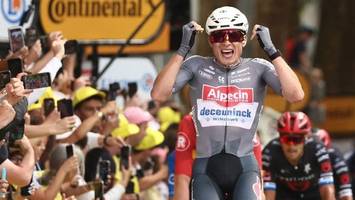 Tour de France: Sprinter Philipsen gewinnt turbulenten Auftakt