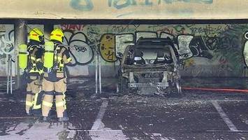 Feuer an S-Bahnhof: Großalarm wegen Autobrand in P+R-Garage
