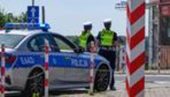 Grenzkontrollen : Polen will vor allem Fahrzeuge mit vielen Insassen überprüfen