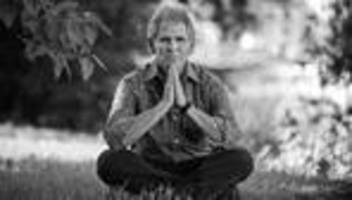 Jon Kabat-Zinn: Wie Achtsamkeit in unruhigen Zeiten hilft