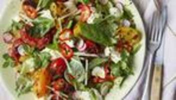 Salat mit gegrillten Tomaten und Seidentofu: Tomatensalat mit Thai-Touch