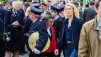 Schützen ziehen durch Hannover: Furtwängler dreht Tatort mitten im Schützenausmarsch