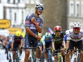 Zweite Etappe der Tour de France: Mathieu van der Poel gewinnt im Sprint der Giganten