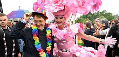 CSD in Köln: Hunderttausende feiern Christopher Street Day