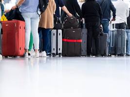 Handgepäck im Flugzeug: Was mit in die Flugkabine darf und was nicht