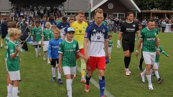 HSV trifft auf TSV Elstorf: Tausende Fans feiern den Fußball