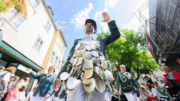 Schützen ziehen durch Hannover - rund 10.000 Teilnehmer