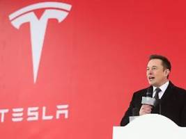 Elon ist zu weit gegangen: Tesla-Aktionäre rebellieren gegen Musks Partei-Pläne