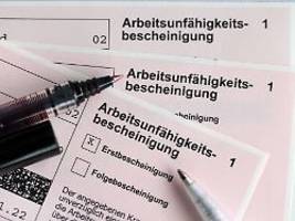 Häufige Fehlzeiten: Krankheitskündigung? Was helfen kann, den Job zu behalten
