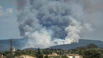 waldbrand: großes feuer wütet im süden frankreichs