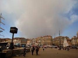 Zweitgrößte Stadt Frankreichs: Waldbrand erreicht Stadtrand von Marseille