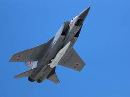 krieg in der ukraine: russland startet angriff mit drohnen und kinschal-rakete