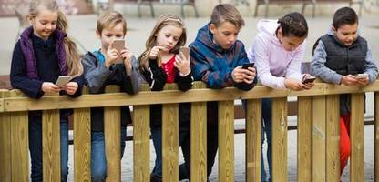 smartphones und kinder: verein »smarter start ab 14« setzt sich für handyverbot ein