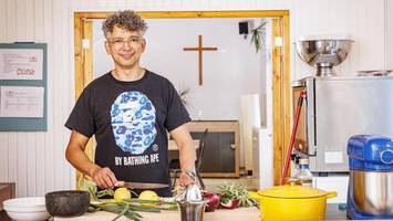 Kochender Pastor aus Hamburg-Ottensen: So angelt er sich die Gen Z