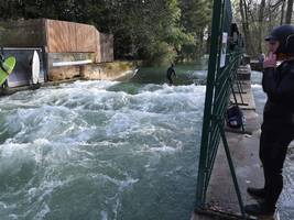 Englischer Garten: Surfen soll auch an Münchens zweiter Eisbachwelle erlaubt werden