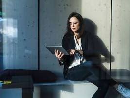 Vorurteile von Sprachmodellen: ChatGPT rät Frauen, weniger Gehalt zu fordern