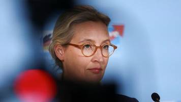 „Strategische Mäßigung“: Gemäßigter Ton, selbe Politik? – AfD sucht neues Image